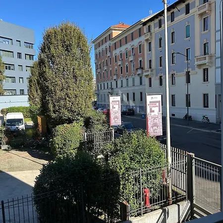 Scalo Calabiana 10 公寓